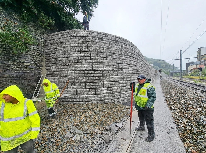 ReCon Walls, betonblokken, keerwanden, spoorwegen, Betonblöcke, Stützmauern, Eisenbahnschienen, concrete blocks, retaining walls, railroad tracks, blocs de béton, murs de soutènement, voies ferrées, , CBS Beton 