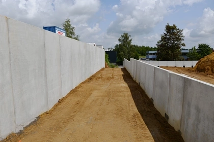 Keerwanden CLF10GS, CBS Beton Nivelles voor een bedrijf, Murs de soutènement, L-Steinen