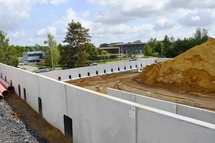 Keerwanden CLF10GS, CBS Beton Nivelles voor een bedrijf, Murs de soutènement, L-Steinen