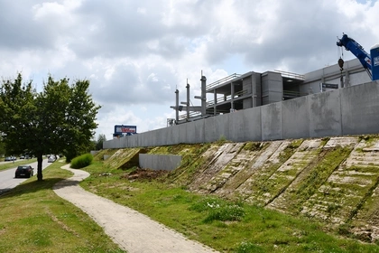 Keerwanden CLF10GS, CBS Beton Nivelles voor een bedrijf, Murs de soutènement, L-Steinen